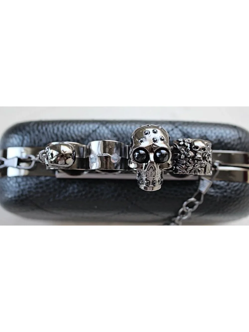 Skull Knuckle Clutch, faux McQueen-type, One stone missing - Picture 2 of 7